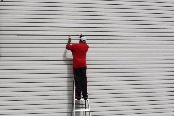 Cost of Siding Reattachment in Oceanside