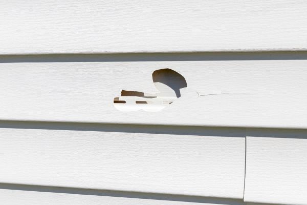 Cost of White Vinyl Siding Repair in Oceanside
